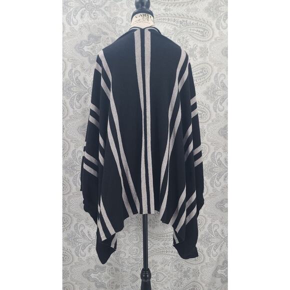 C by Bloomingdale's women's 100% cashmere black/white cape sweater size L/XL - Picture 2 of 10